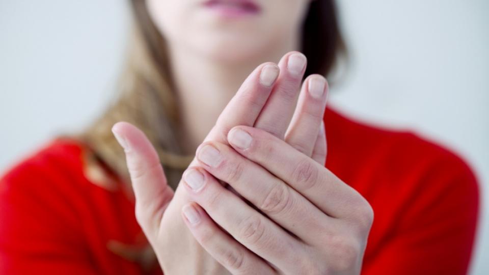 Σύνδρομο Raynaud. Μήπως Τα Χέρια Σας Αλλάζουν Χρώμα Στο Κρύο;