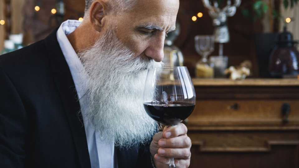 Κρασί και Μακροζωία: Η Επίδραση της Κατανάλωσης στην Υγεία και τη Διάρκεια Ζωής