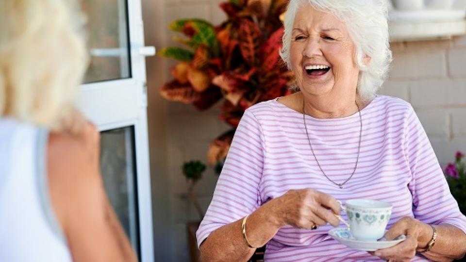 Το Γέλιο ως Φάρμακο: Γιατί οι Άνθρωποι με Χιούμορ Ζουν Περισσότερο