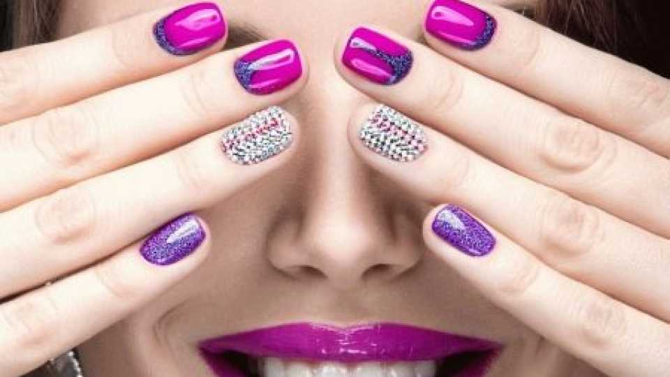 Η ΕΕ λέει «όχι» στο TPO: Τι αλλάζει για τα gel νύχια από το 2025
