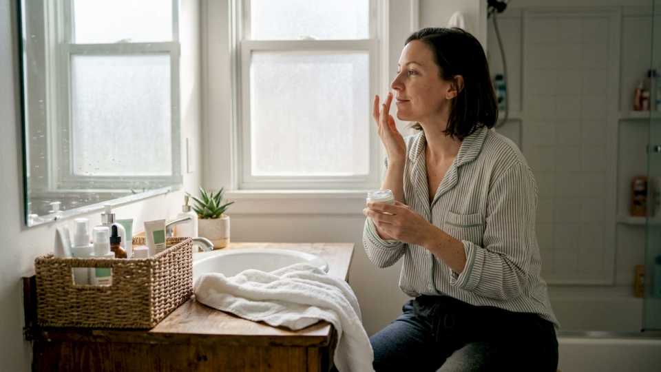 Η Αλήθεια Πίσω από το "Clean Beauty": Μάρκετινγκ ή Αληθινή Υγεία του Δέρματος;