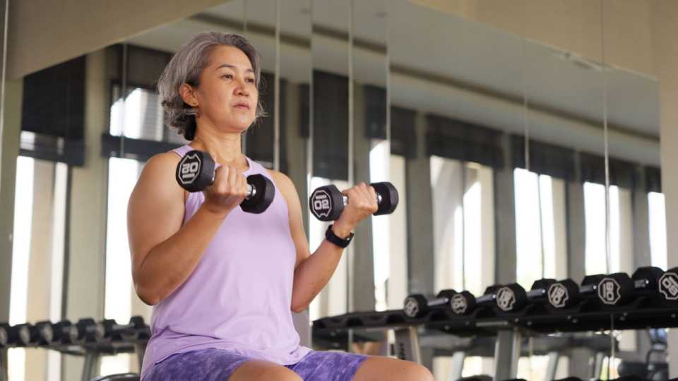 Δύναμη, Ισχύς και Περιεμμηνόπαυση: Η Άσκηση που Υποστηρίζει το Σώμα σου