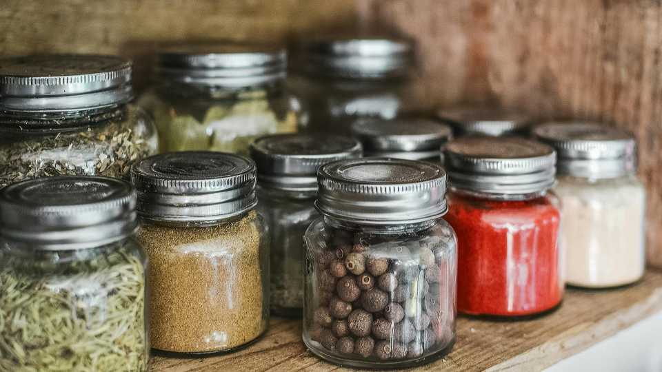 Φυσική Τόνωση: Τα 4 Κορυφαία Βότανα για Ενέργεια και Πνευματική Διαύγεια