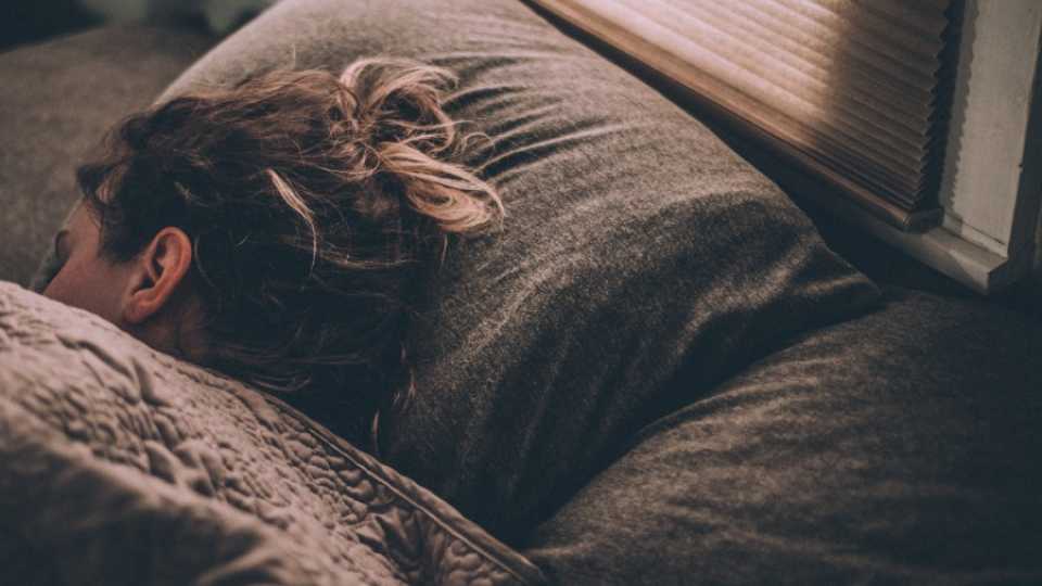 Πήγαινε νωρίς για ύπνο, και γίνε πιο δραστήριος/δραστήρια την επόμενη μέρα