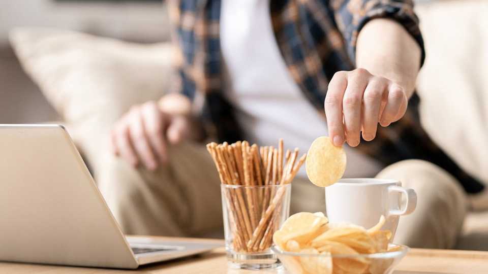 Πώς να Σταματήσεις το Ασταμάτητο Τσιμπολόγημα: Μικρά Μυστικά με Μεγάλο Αποτέλεσμα