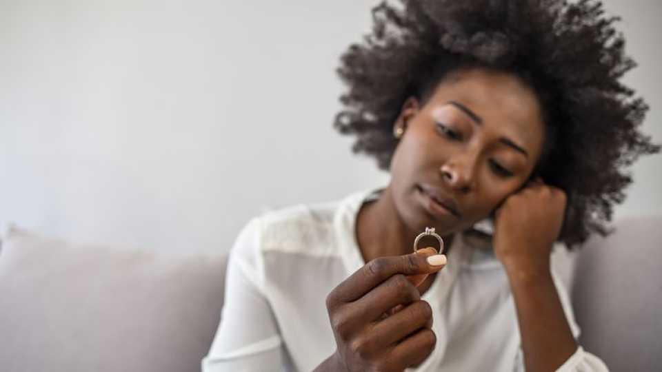 Είναι ο Γάμος «Κακή Συναλλαγή» για τις Γυναίκες; Τι Λέει η Επιστήμη