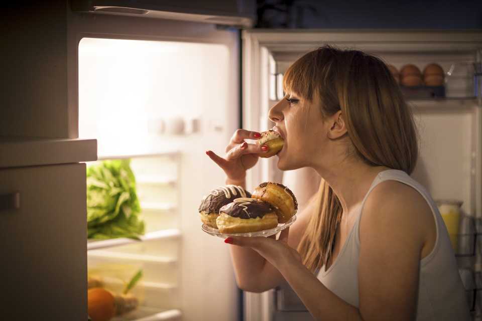 Συναισθηματική Κατανάλωση Φαγητού: Τι Είναι, Γιατί Συμβαίνει και Πώς να τη Διαχειριστείς