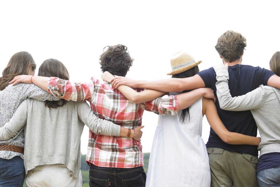 9 Αποδεδειγμένοι Τρόποι να Ενισχύσεις Παλιές και Νέες Φιλίες