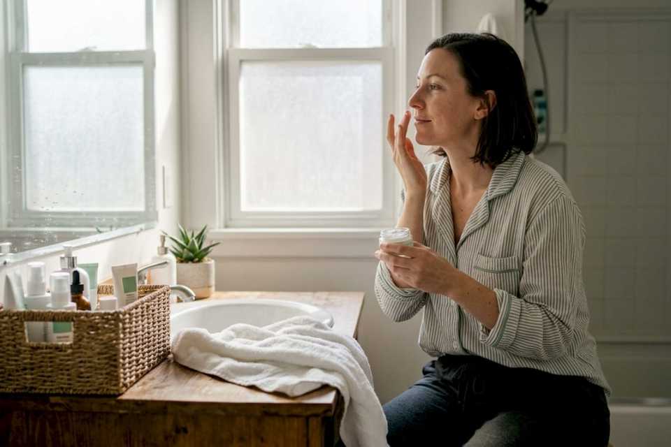 Η Αλήθεια Πίσω από το "Clean Beauty": Μάρκετινγκ ή Αληθινή Υγεία του Δέρματος;