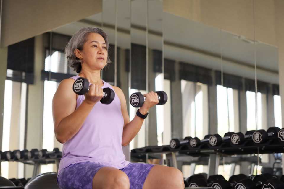 Δύναμη, Ισχύς και Περιεμμηνόπαυση: Η Άσκηση που Υποστηρίζει το Σώμα σου