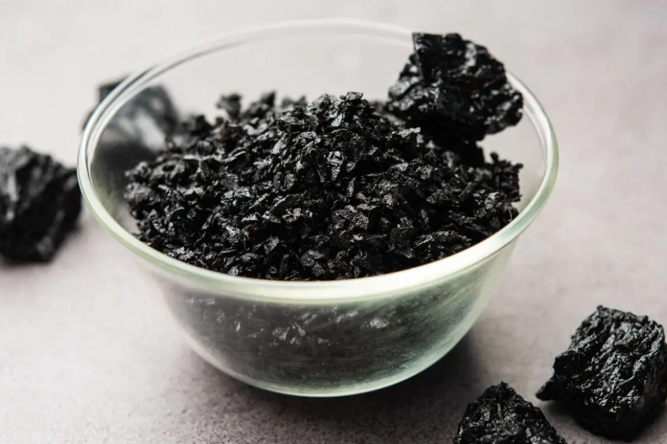 Η αλήθεια για το Shilajit: Τι είναι, ποια τα οφέλη του, πιθανοί κίνδυνοι