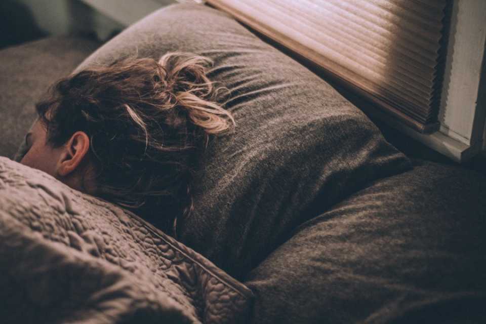 Πήγαινε νωρίς για ύπνο, και γίνε πιο δραστήριος/δραστήρια την επόμενη μέρα