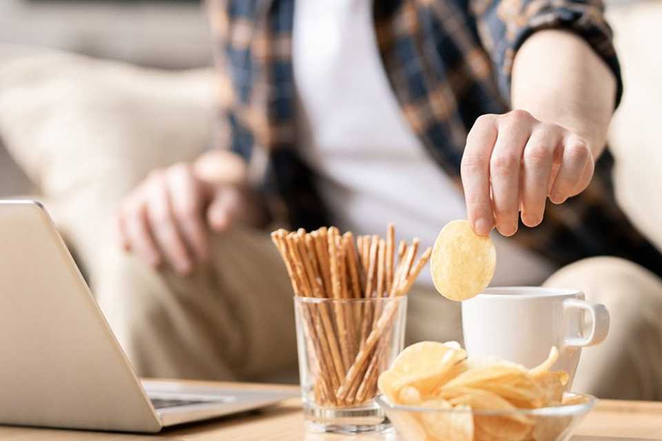 Πώς να Σταματήσεις το Ασταμάτητο Τσιμπολόγημα: Μικρά Μυστικά με Μεγάλο Αποτέλεσμα